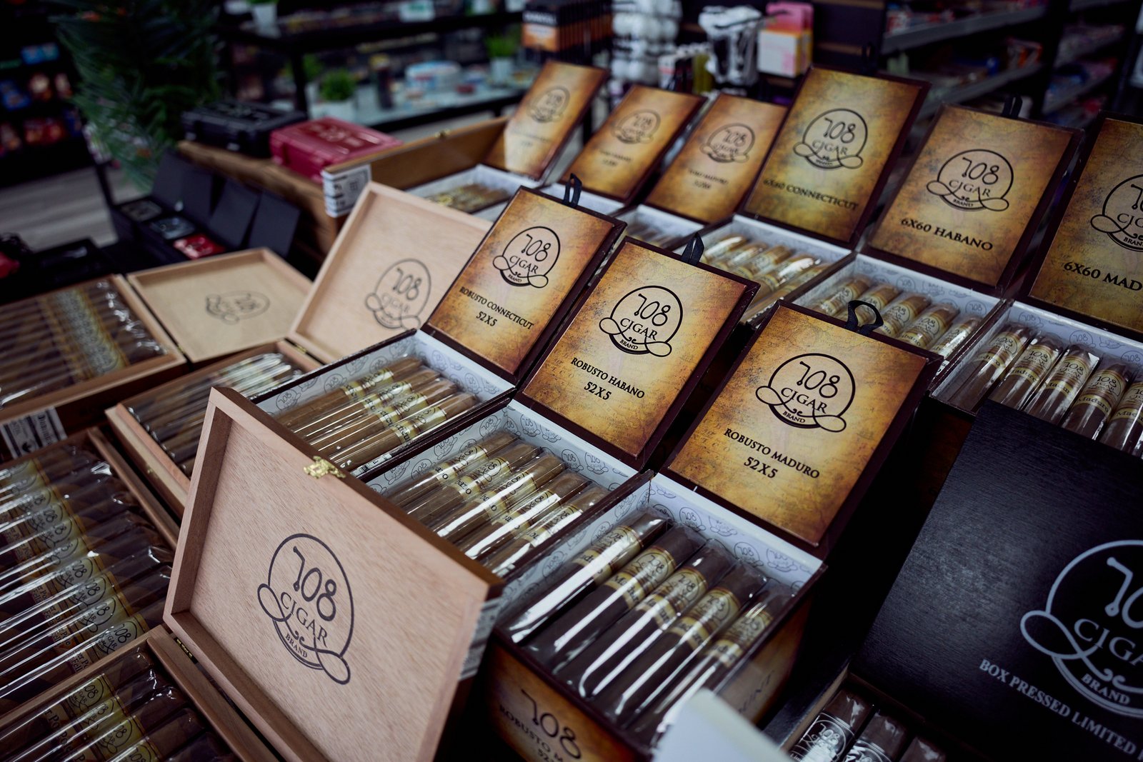 708 Cigar Rolling With Master Bomba at Willow Grove